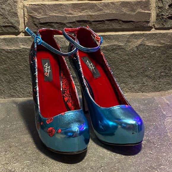 VTG IRON FIST sexy blue metallic stilettos,red rose tattoo print,ankle strap,8 - Picture 10 of 16